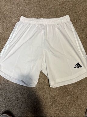 Men’s Adidas Men's White Performance Athletic soccer shorts. Size L